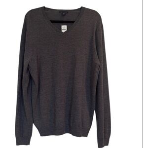 NWT GAP Men’s Gray 100% Wool Classic Academic V Neck Sweater Size Large